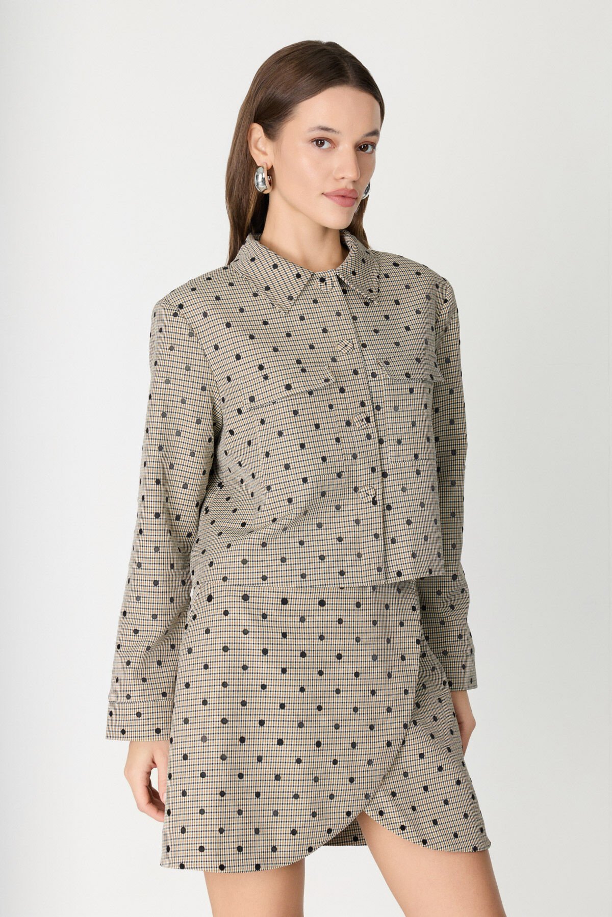 Desenli Cep Detaylı Crop Ceket