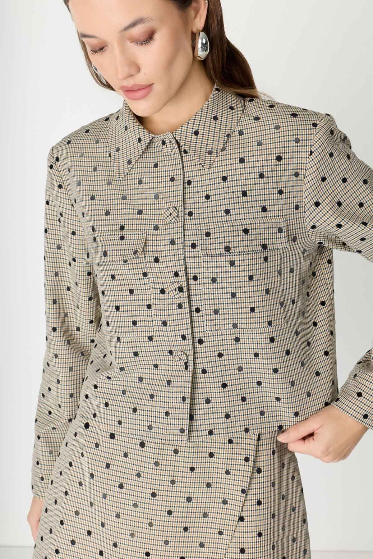 Desenli Cep Detaylı Crop Ceket