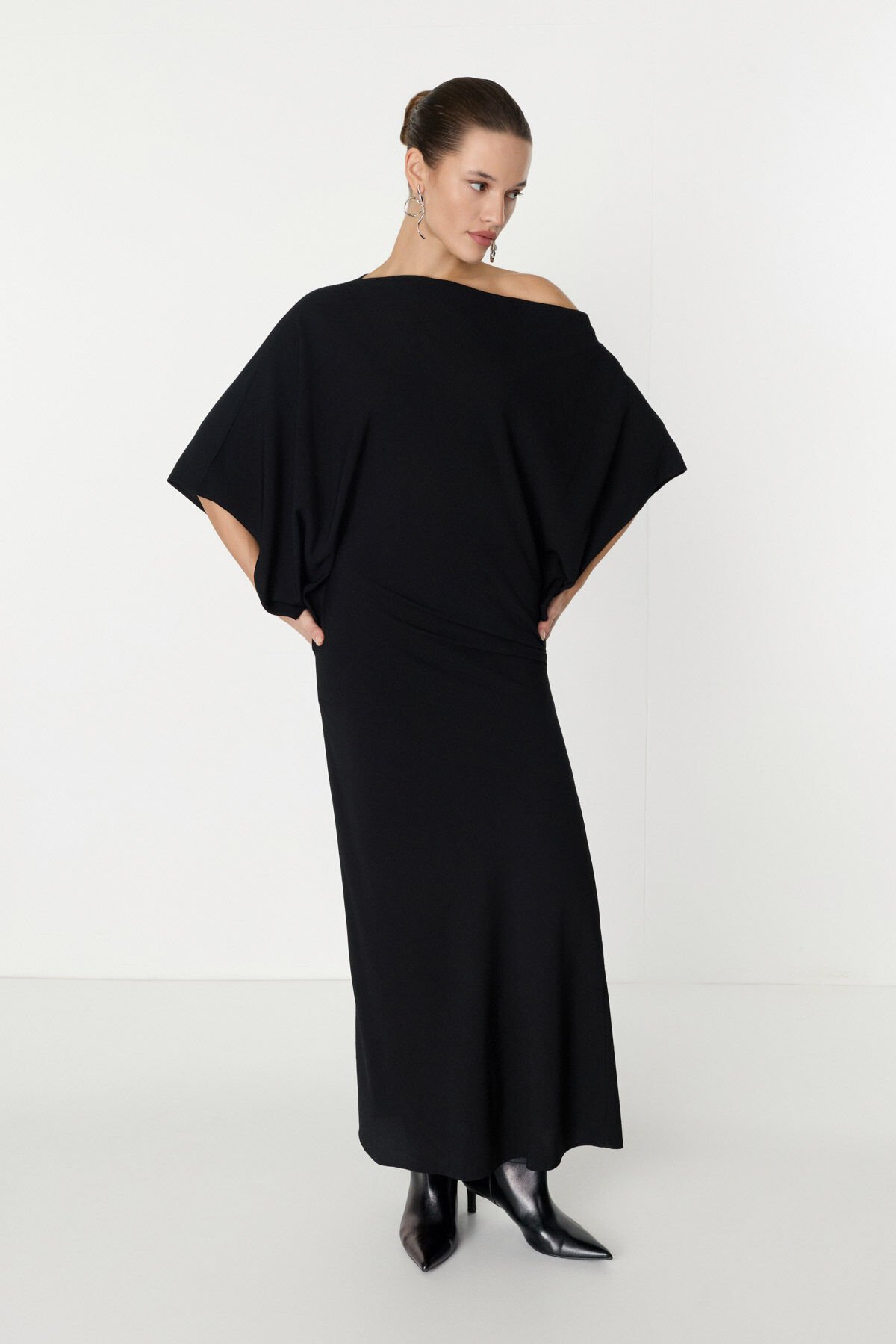 Yarasa Kol Detaylı Siyah Maxi Elbise