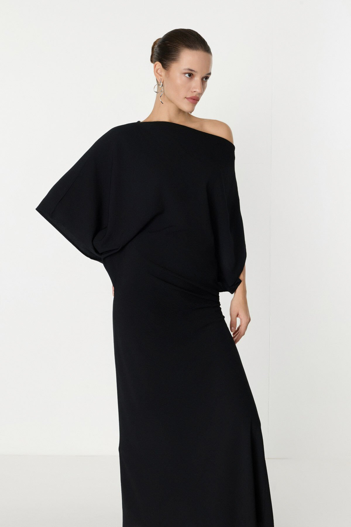 Yarasa Kol Detaylı Siyah Maxi Elbise