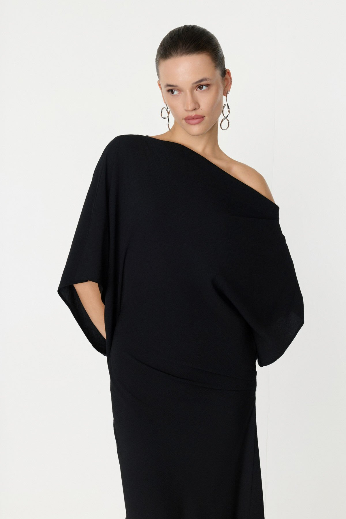 Yarasa Kol Detaylı Siyah Maxi Elbise