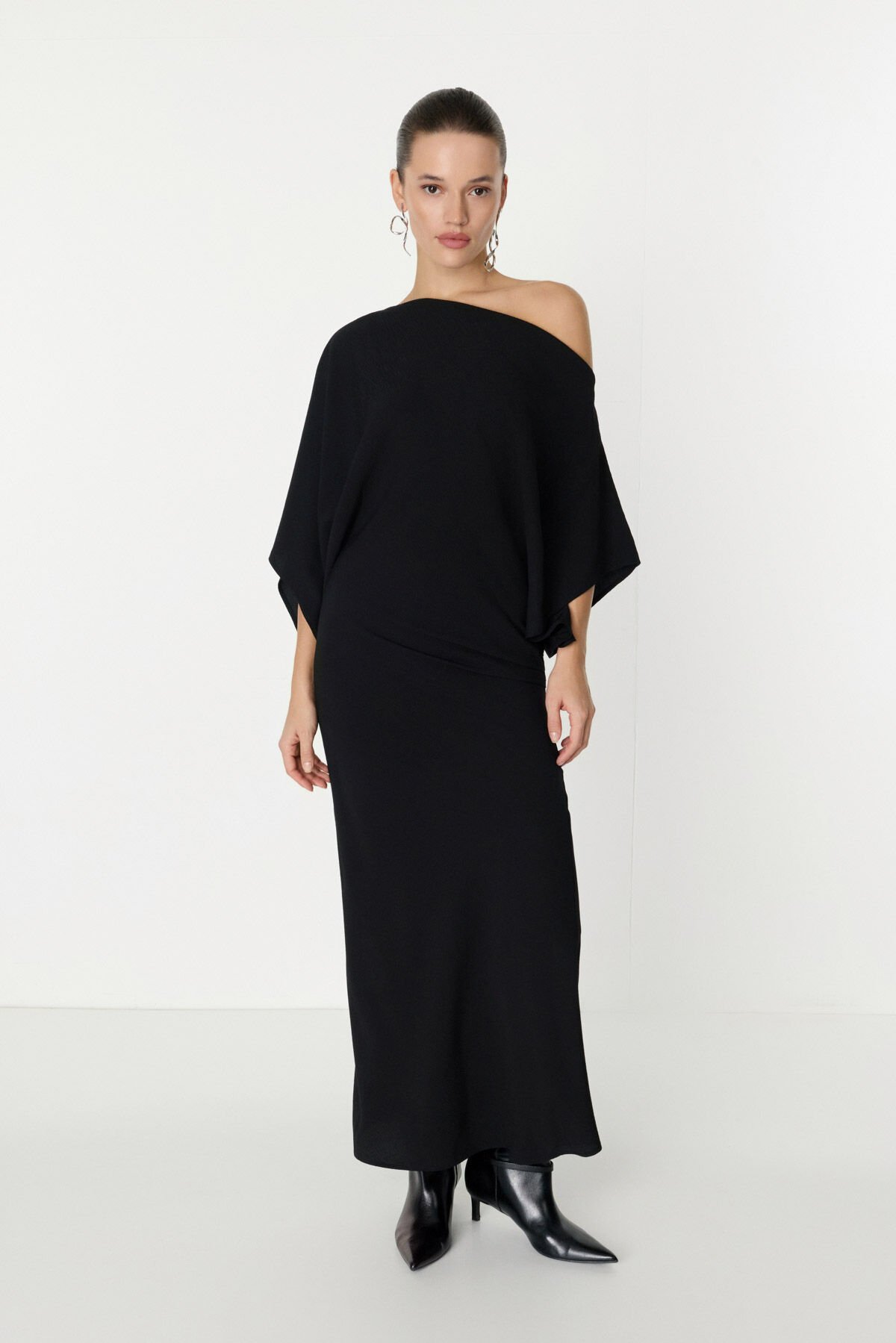 Yarasa Kol Detaylı Siyah Maxi Elbise