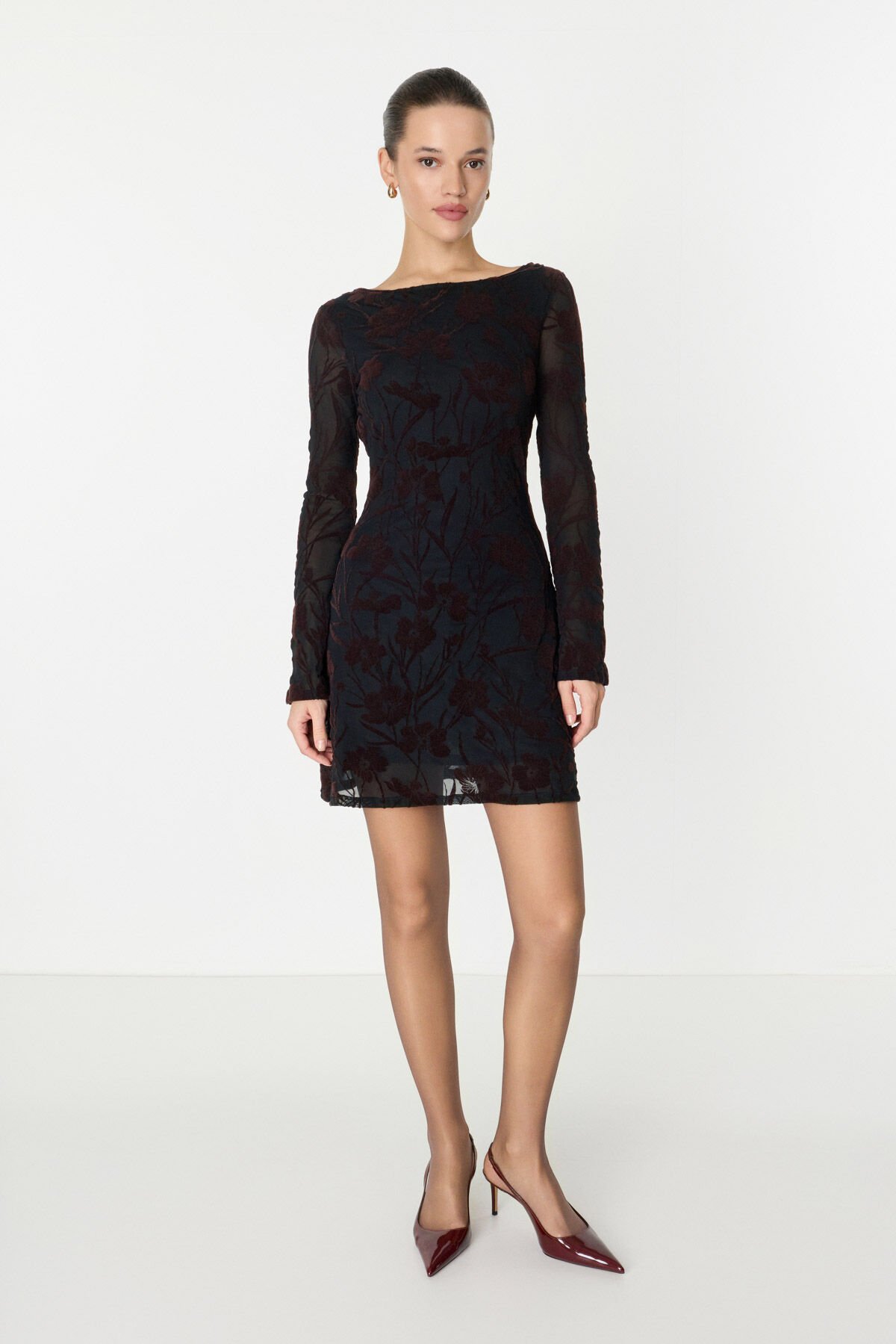 Sırt Dekolteli Çiçek Desenli Kahverengi Elbise