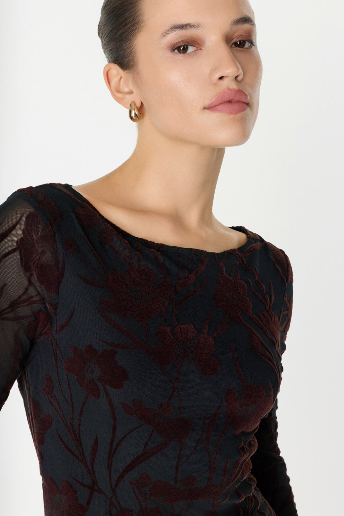 Sırt Dekolteli Çiçek Desenli Kahverengi Elbise