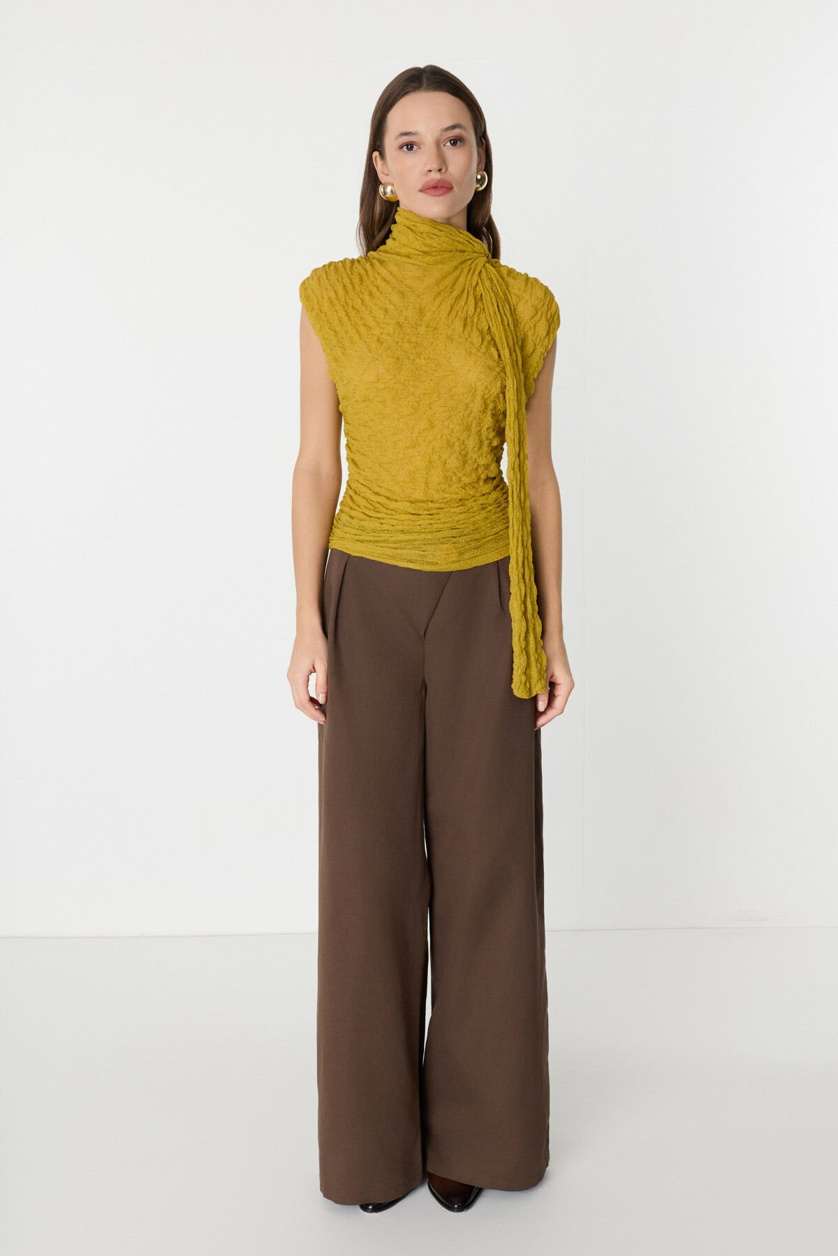 Bürümcüklü Boyundan Bağlamalı Sarı Top