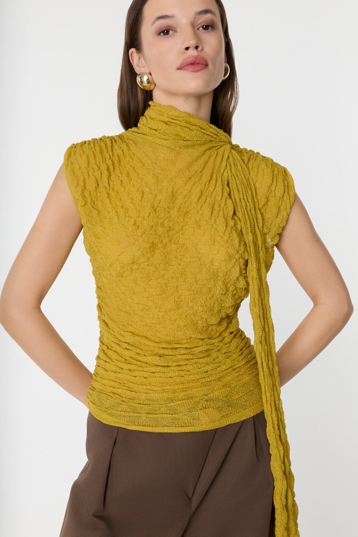 Bürümcüklü Boyundan Bağlamalı Sarı Top