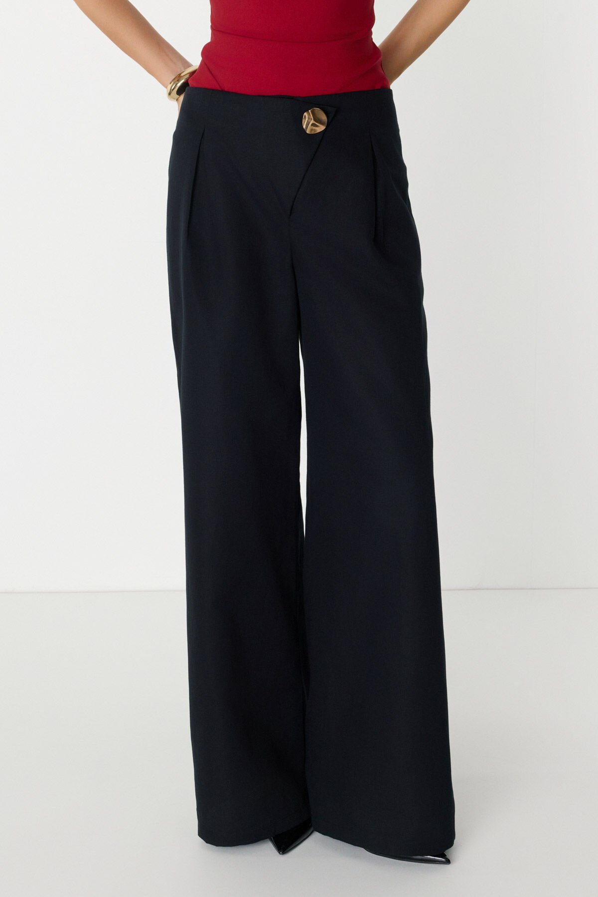 Düğme Detaylı Geniş Paça Siyah Pantolon