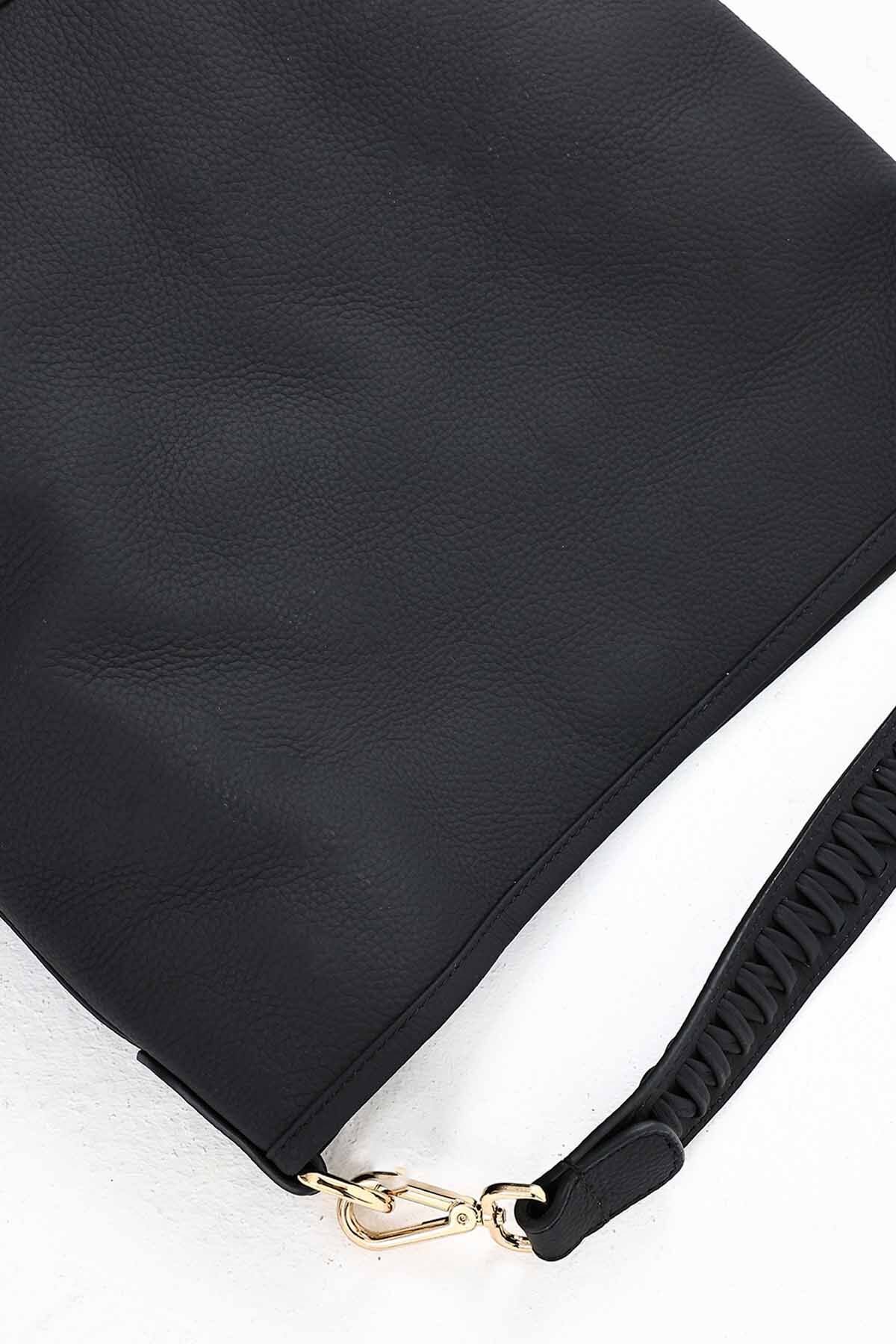 Metal Detaylı Siyah Business Çanta