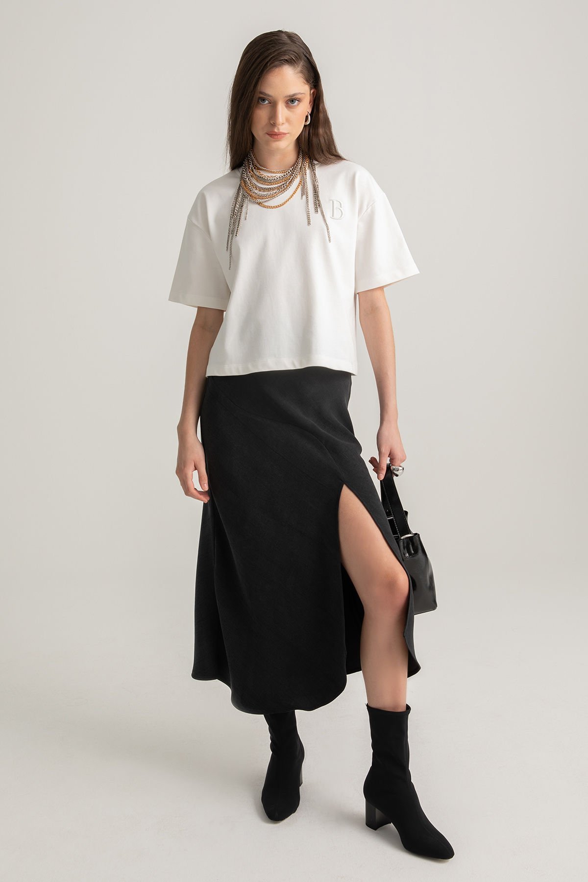 Boneqa Logolu Beyaz Tişört