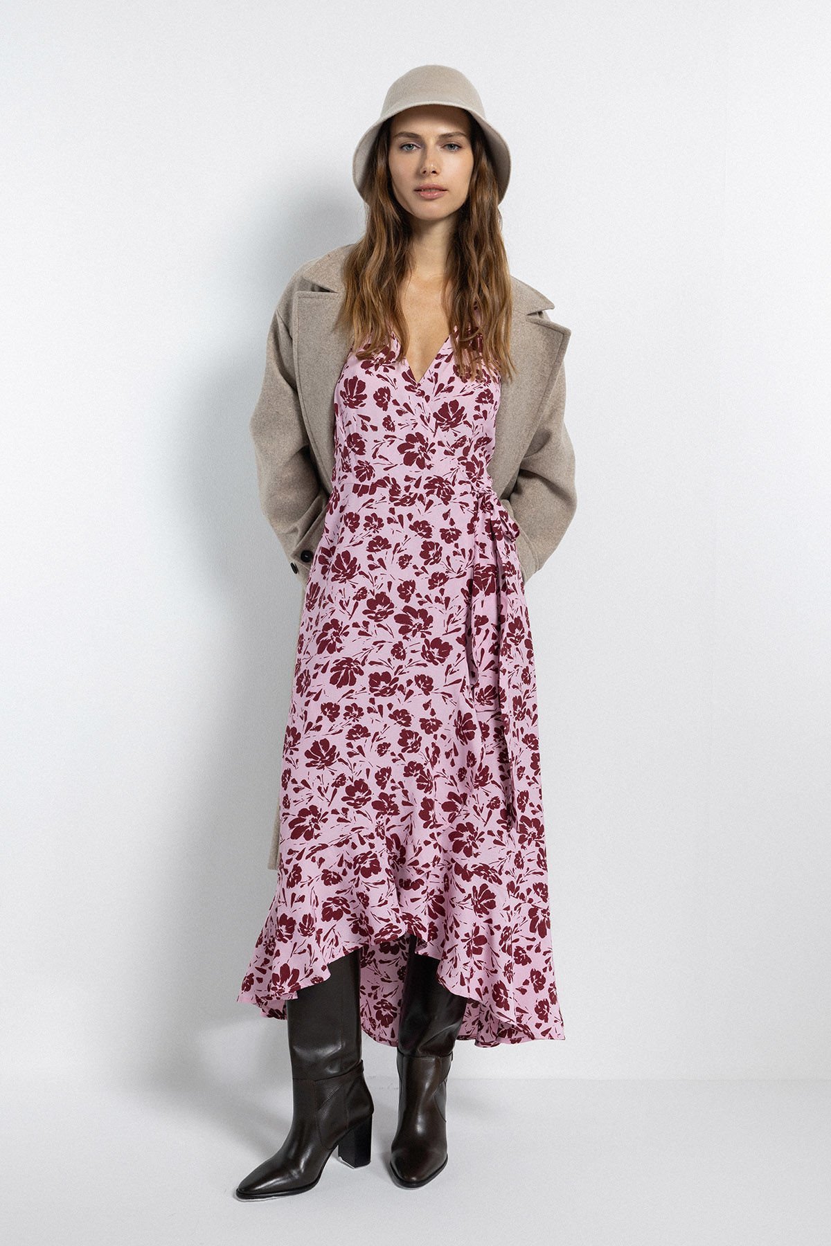 Kruvaze Yaka Detaylı Desenli Elbise