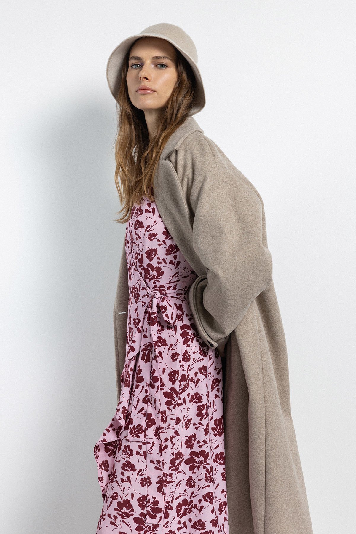 Kruvaze Yaka Detaylı Desenli Elbise