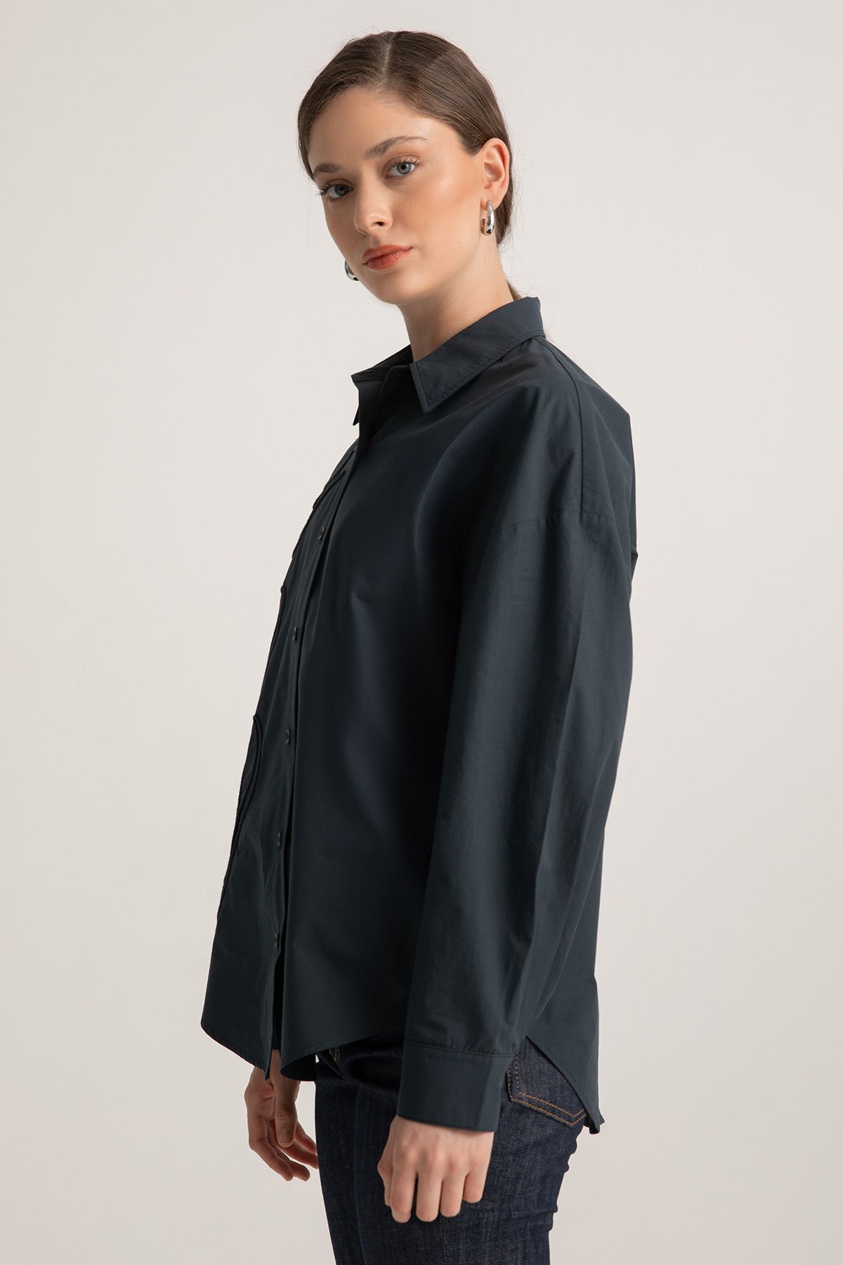 Lale İşlemeli Antrasit Gömlek