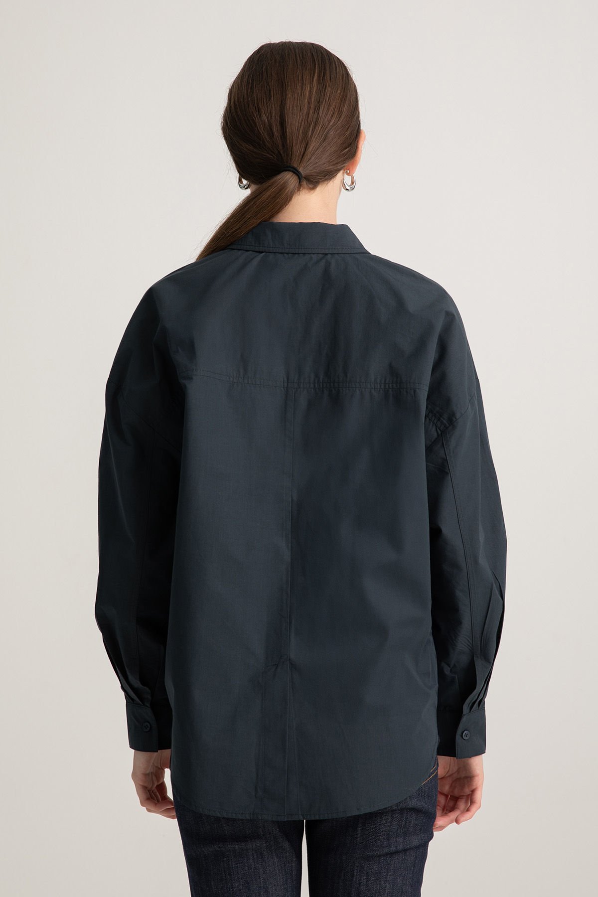 Lale İşlemeli Antrasit Gömlek