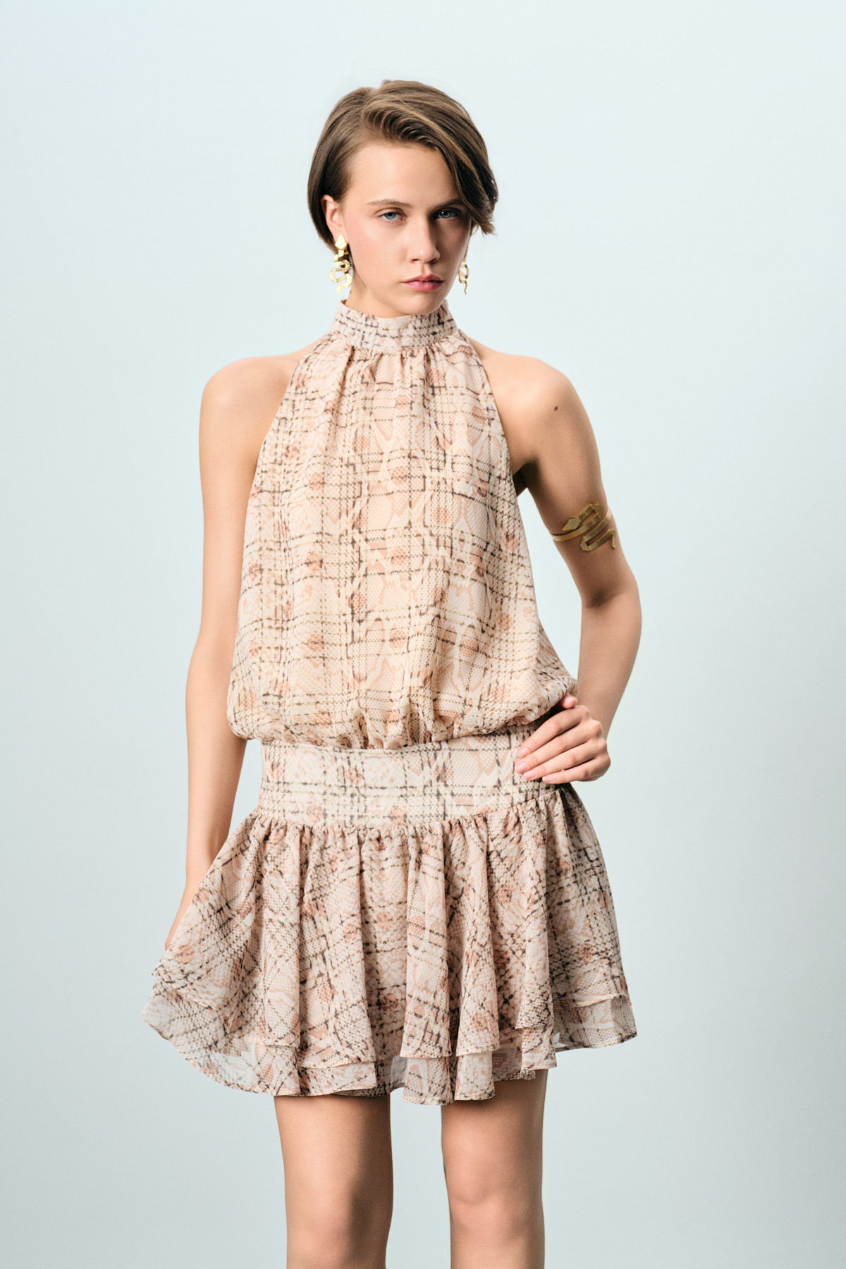 Kendinden Desenli Halter Yaka Mini Elbise