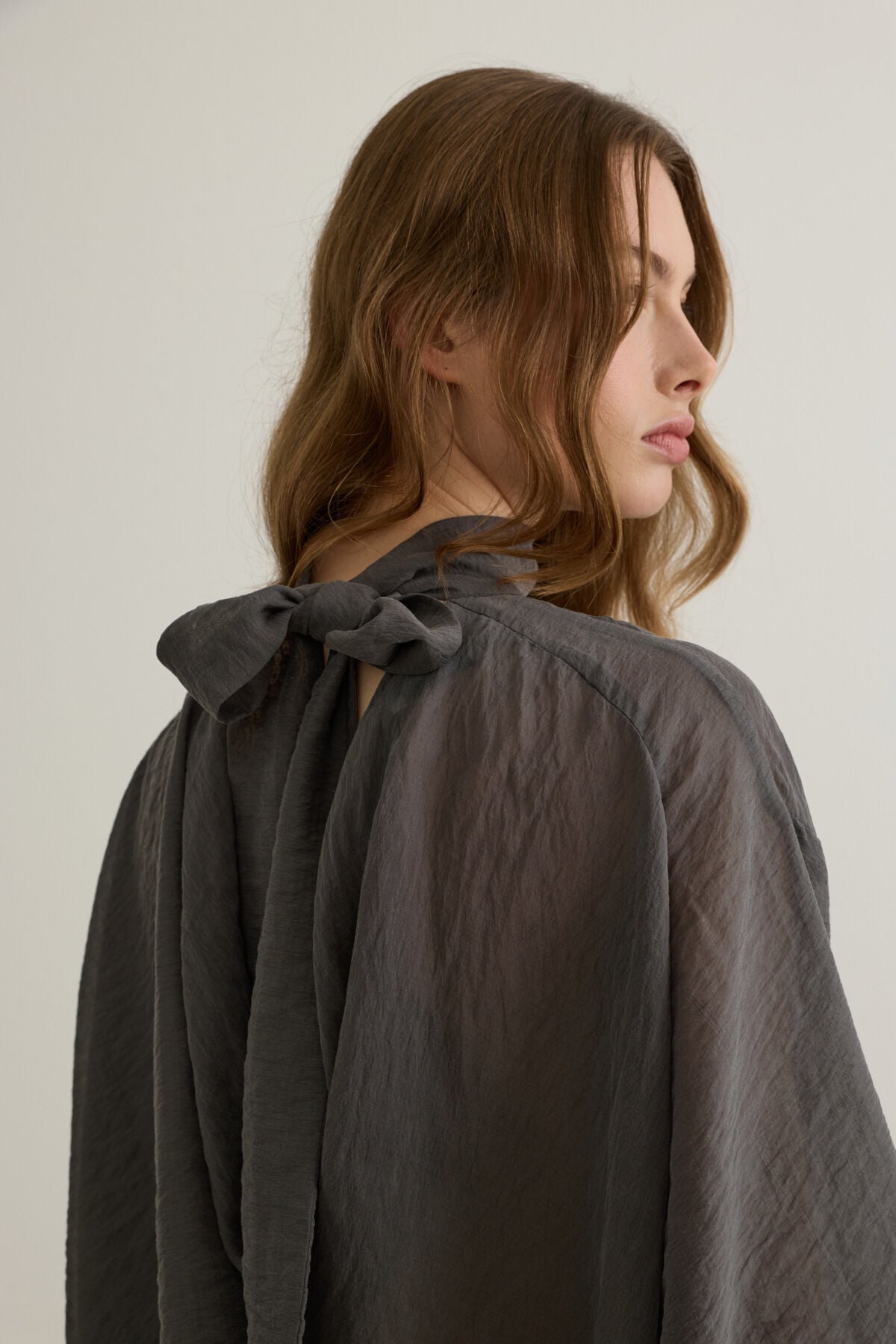 Isabel Yarım Balıkçı Yaka Transparan Oversize Antrasit Bluz