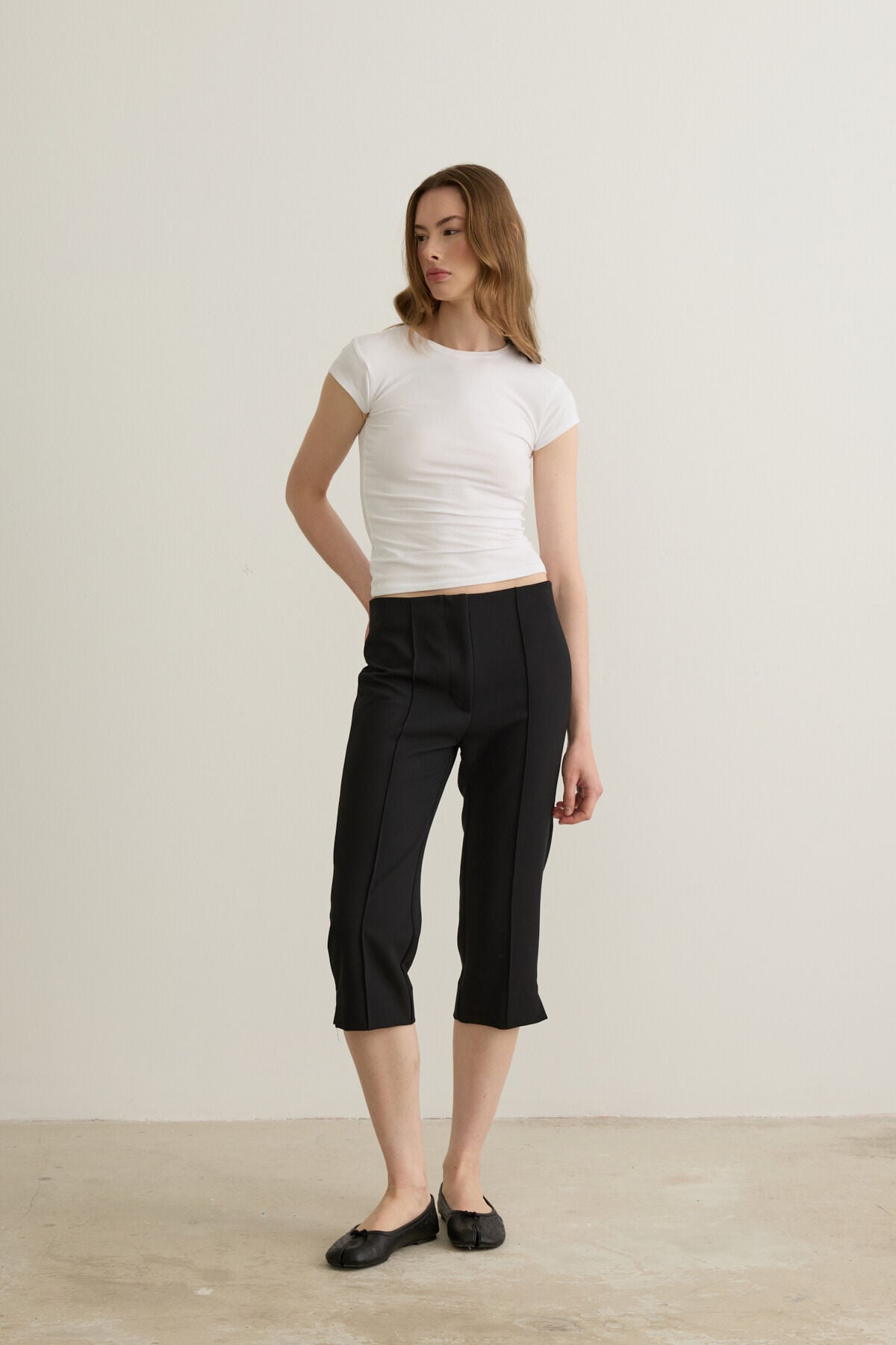 Carmen Ön Dikiş Detaylı Slim Fit Siyah Kapri Pantolon