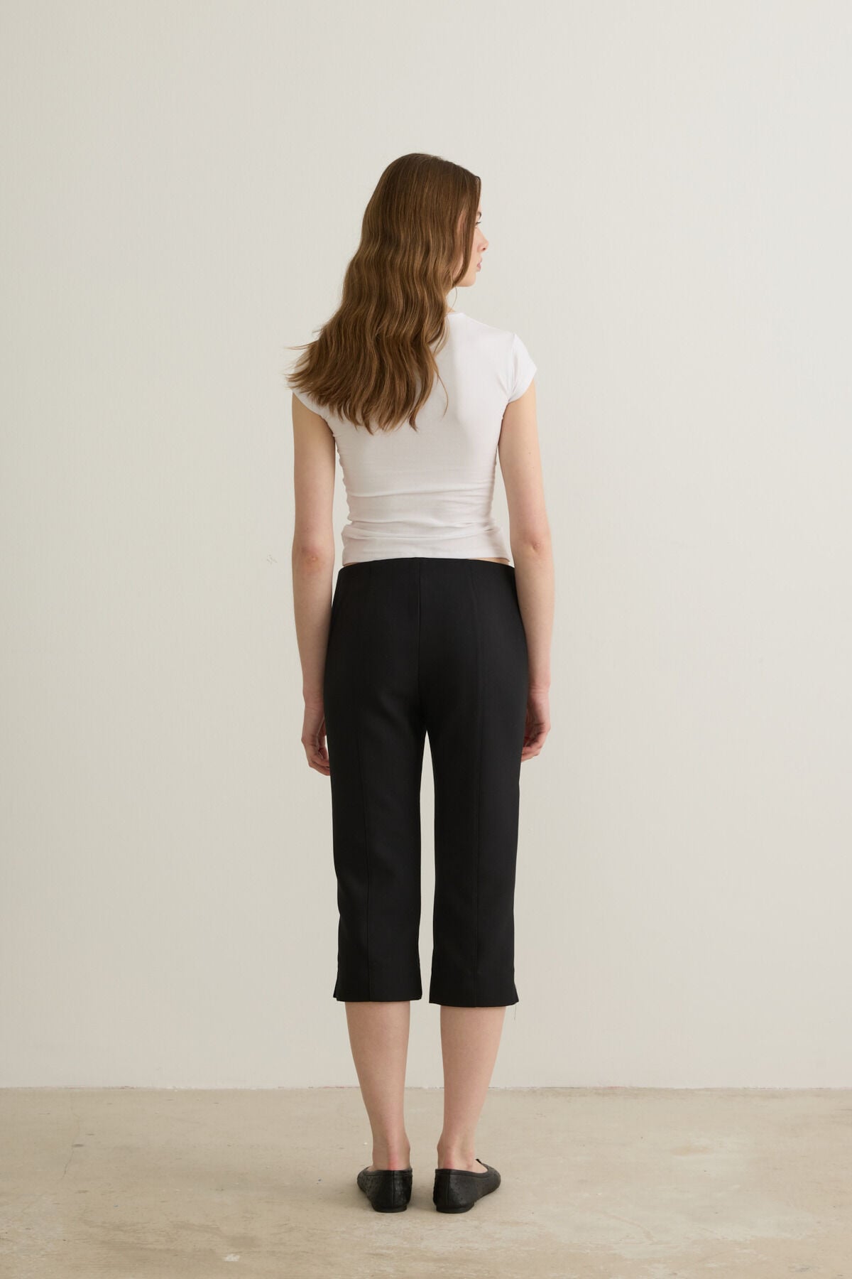 Carmen Ön Dikiş Detaylı Slim Fit Siyah Kapri Pantolon