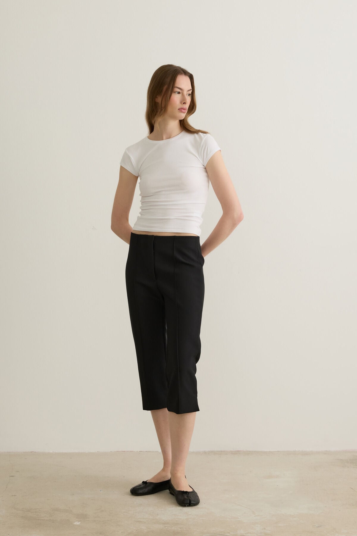 Carmen Ön Dikiş Detaylı Slim Fit Siyah Kapri Pantolon