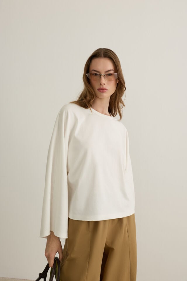Sofia Bisiklet Yaka Oversize Beyaz Sweatshirt