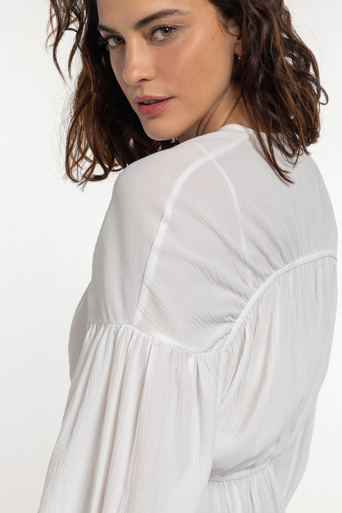Bağcıklı & Büzgülü Beyaz Bluz