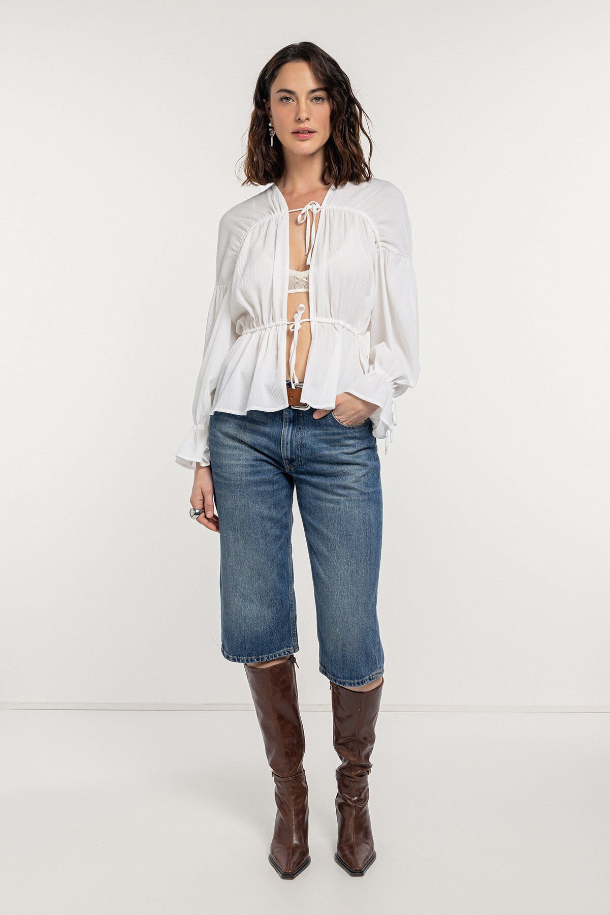 Bağcıklı & Büzgülü Beyaz Bluz