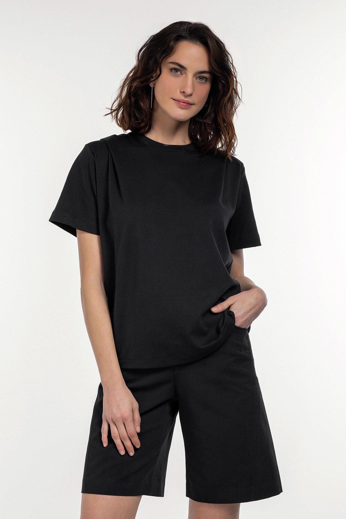 Cep Detaylı Bermuda Şort