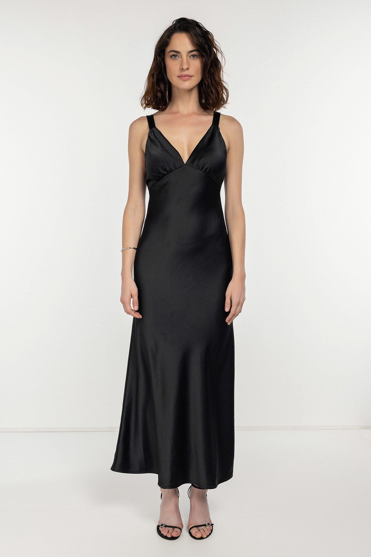 Sırt Dekolteli Siyah Robalı Elbise