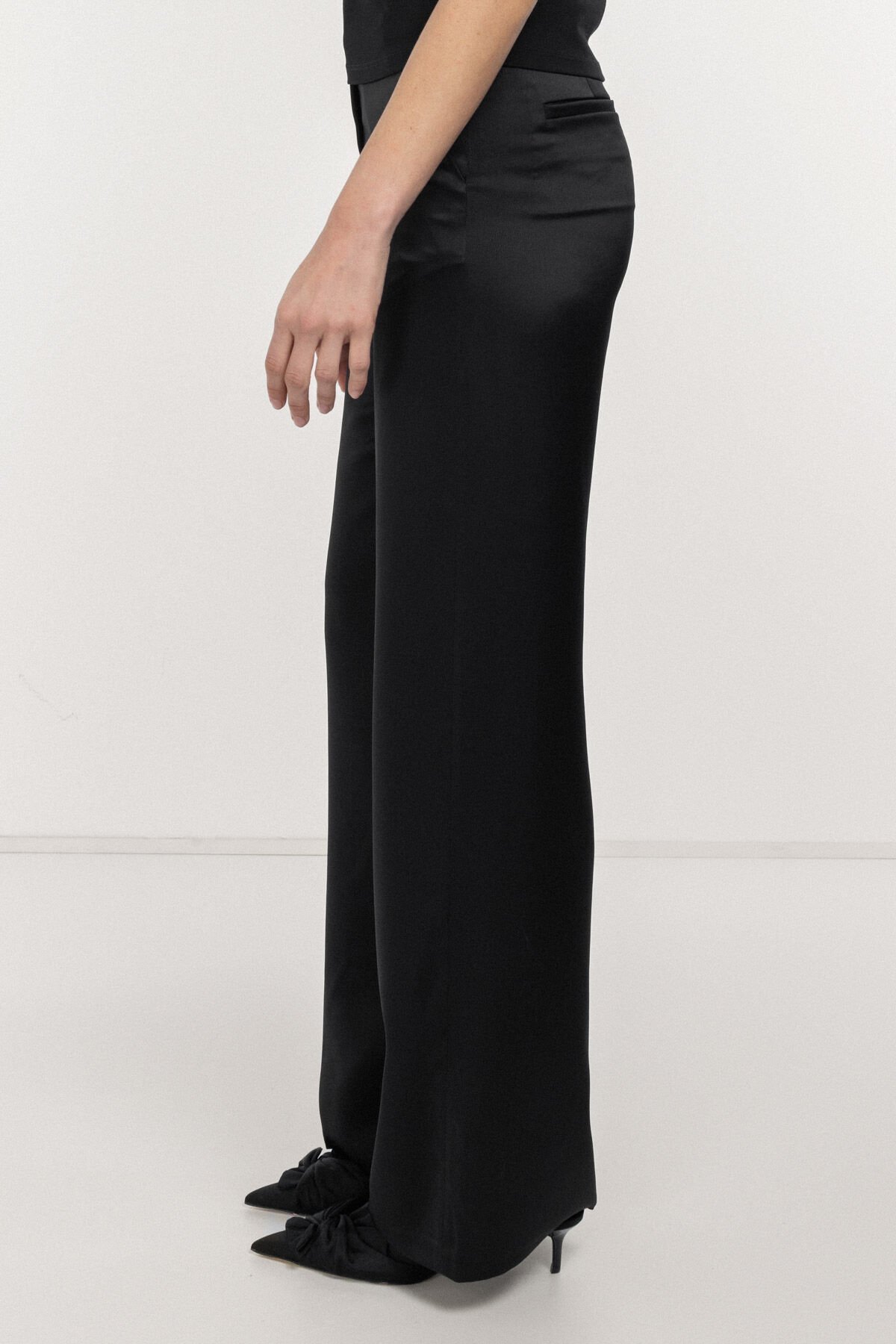 Cep Detaylı Saten Fit Pantolon