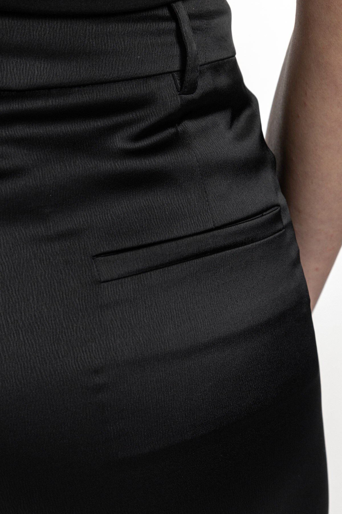 Cep Detaylı Saten Fit Pantolon