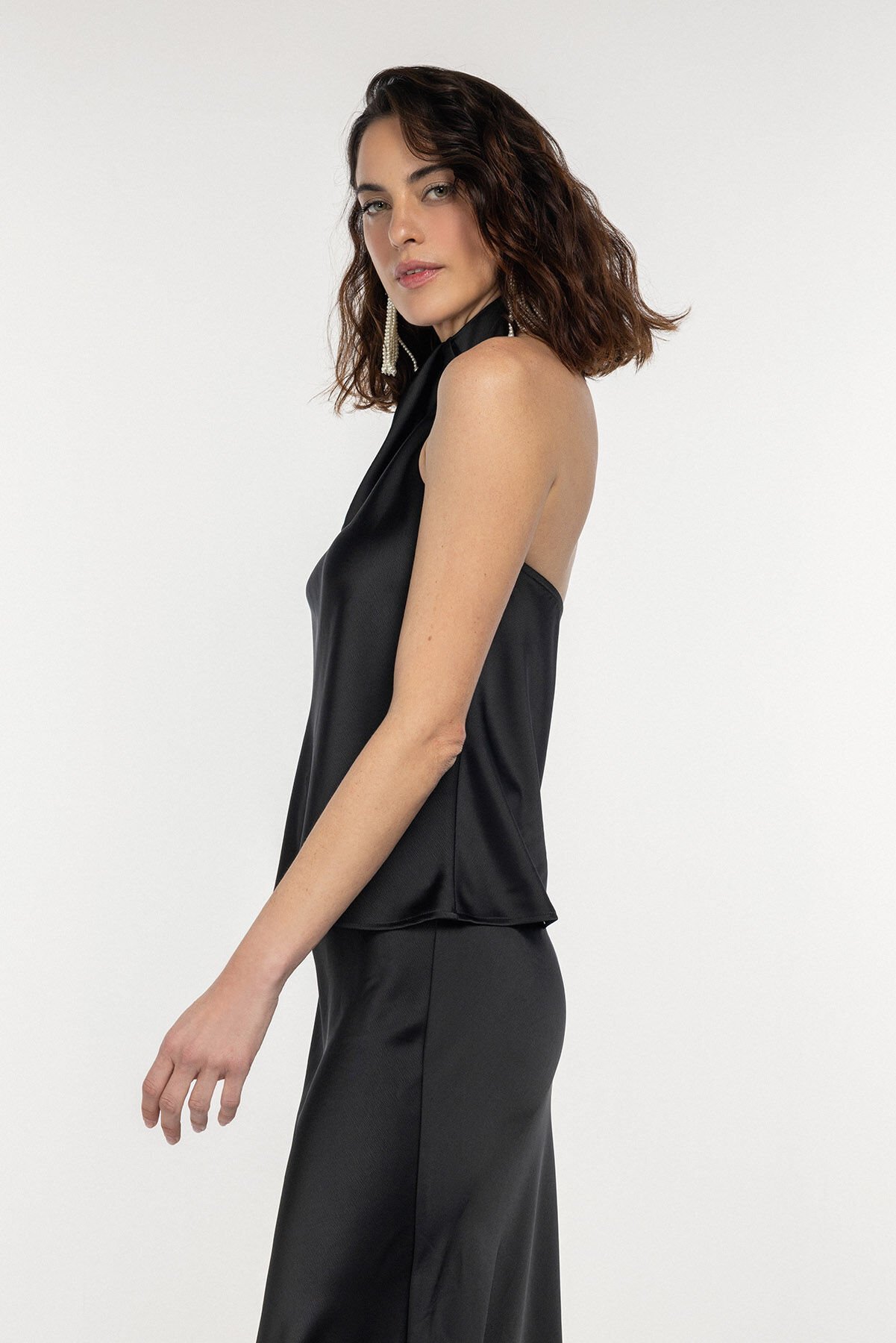 Pileli Halter Yaka Siyah Bluz