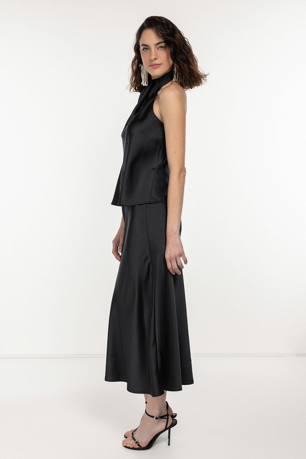 Belden Lastikli Volanlı Siyah Midi Etek