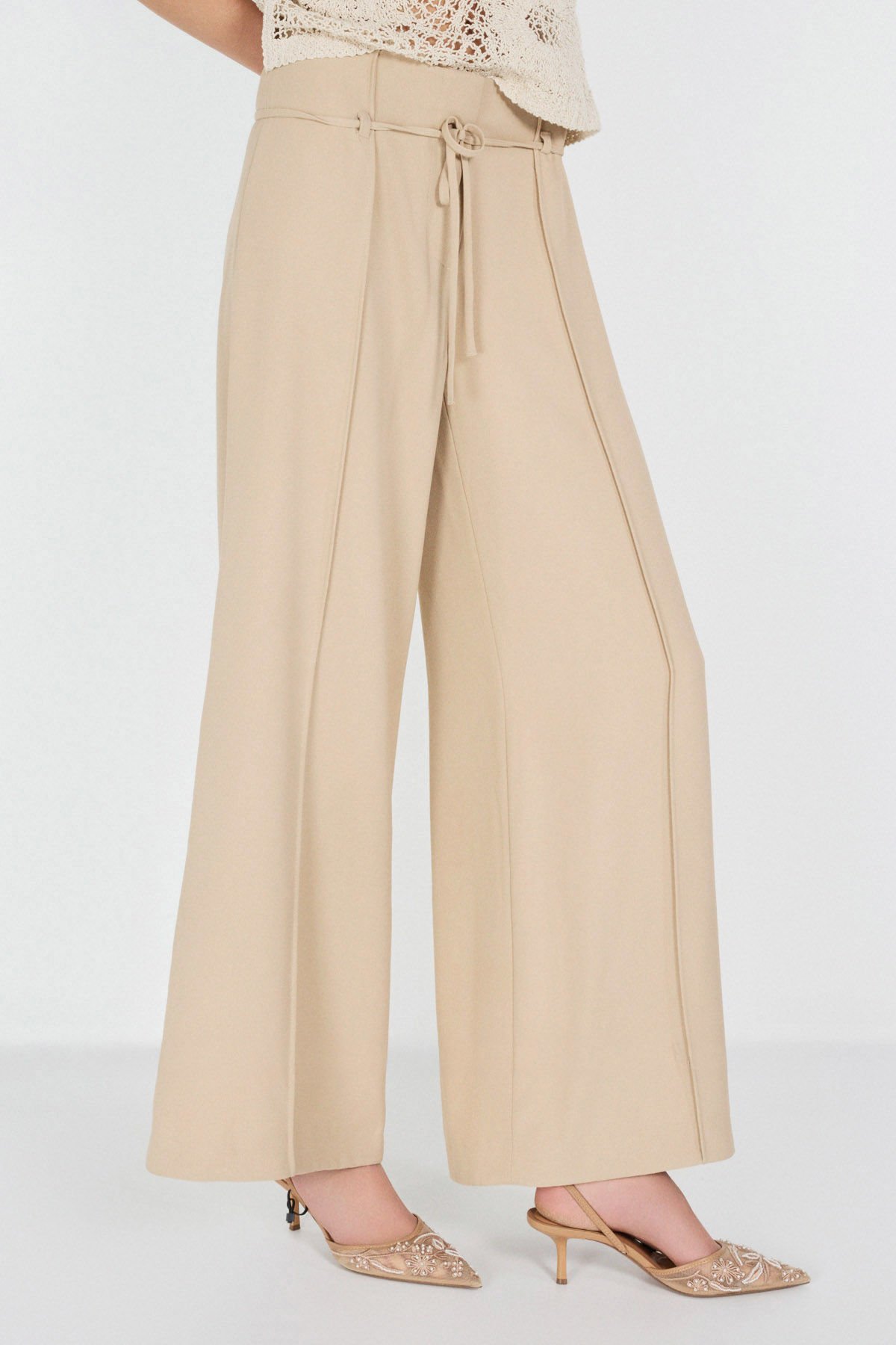 Yüksek Bel Belden Bağcık Detaylı Geniş Paça Pantolon