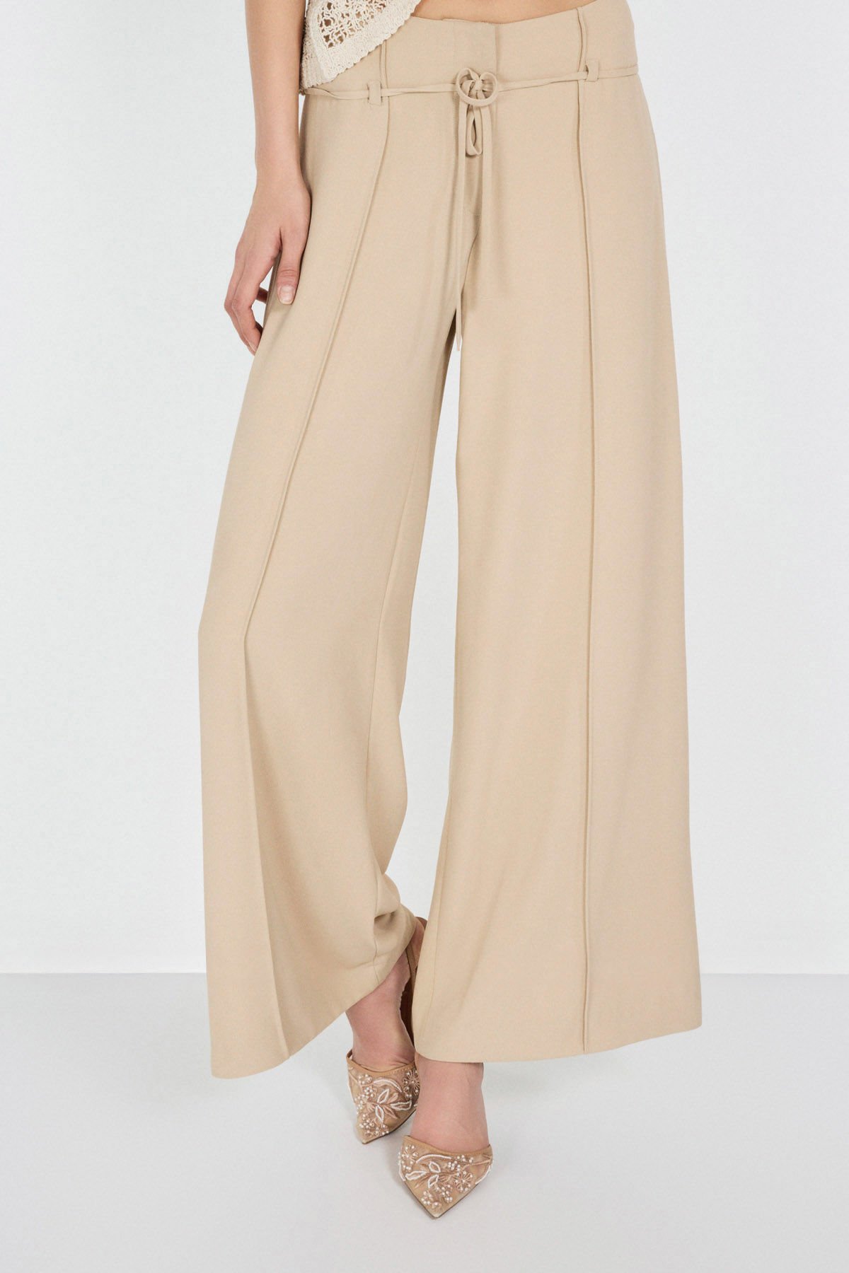 Yüksek Bel Belden Bağcık Detaylı Geniş Paça Pantolon