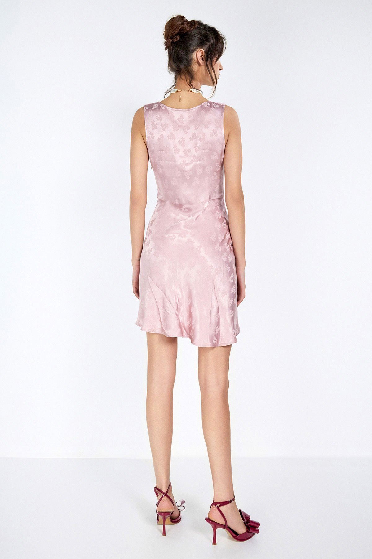 Jakarlı Önden Büzgü ve Düğme Detaylı Mini Elbise