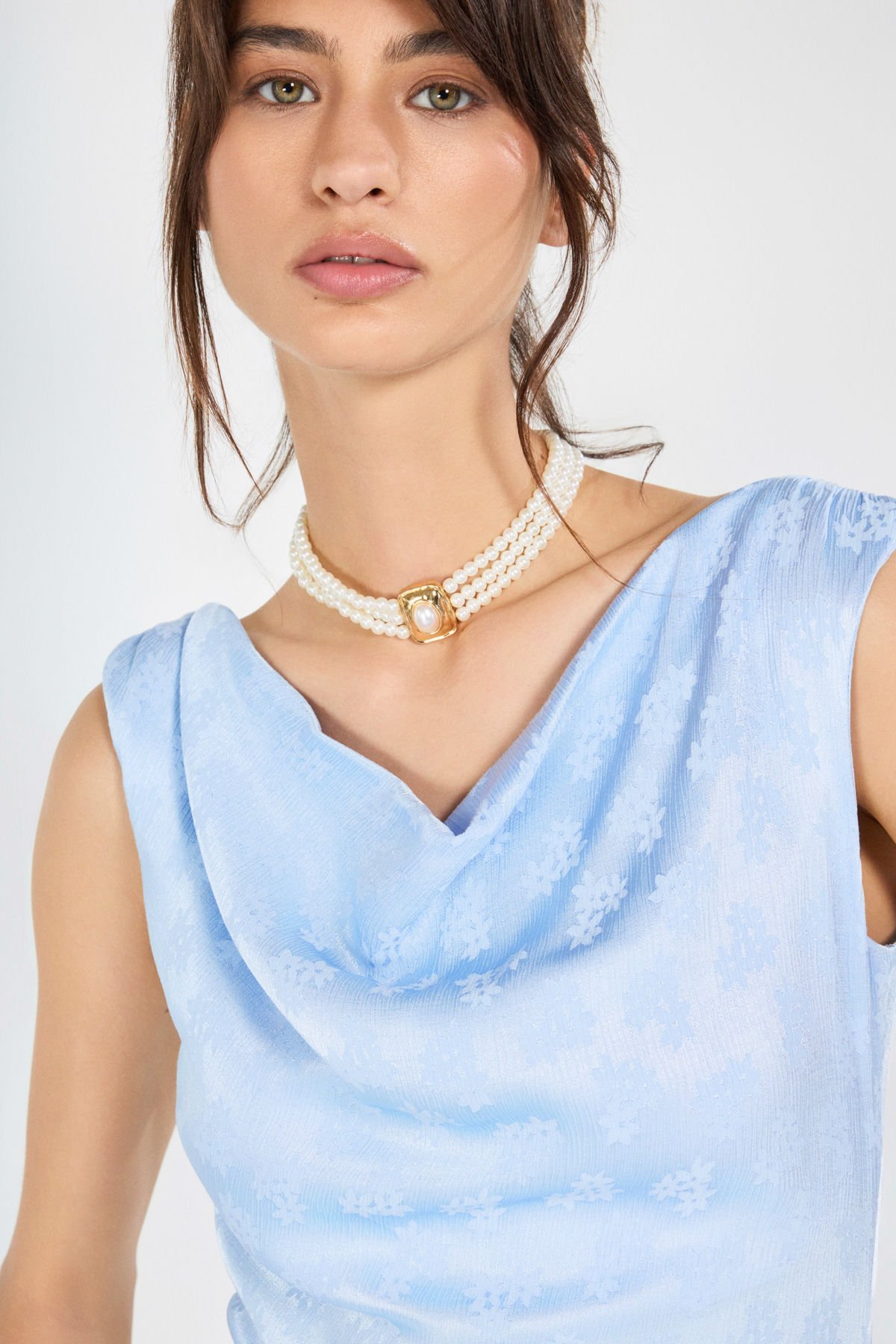 Jakarlı Yandan Yırtmaç Detaylı Mavi Elbise