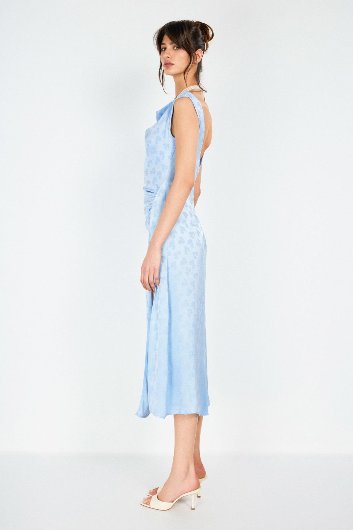 Jakarlı Yandan Yırtmaç Detaylı Mavi Elbise