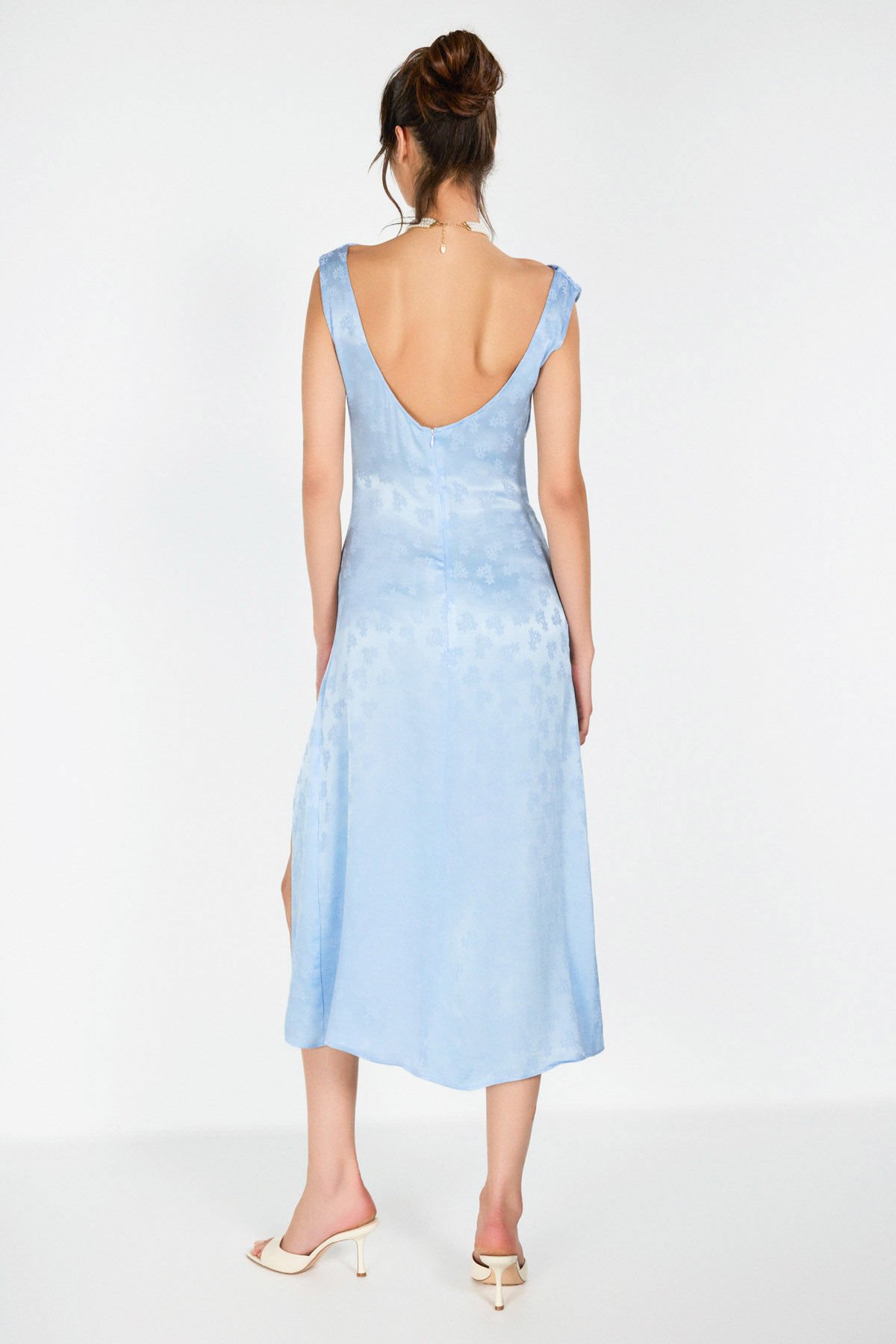 Jakarlı Yandan Yırtmaç Detaylı Mavi Elbise