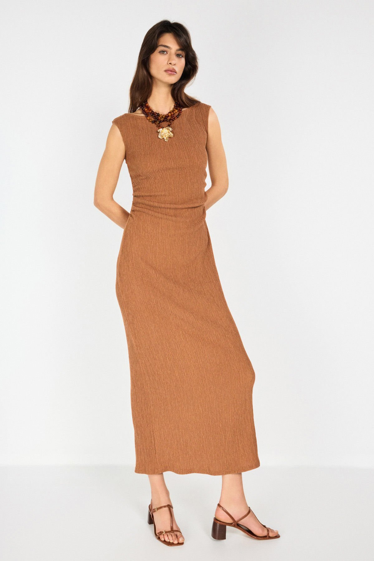 Sırtı Açık Tarçın Maxi Elbise