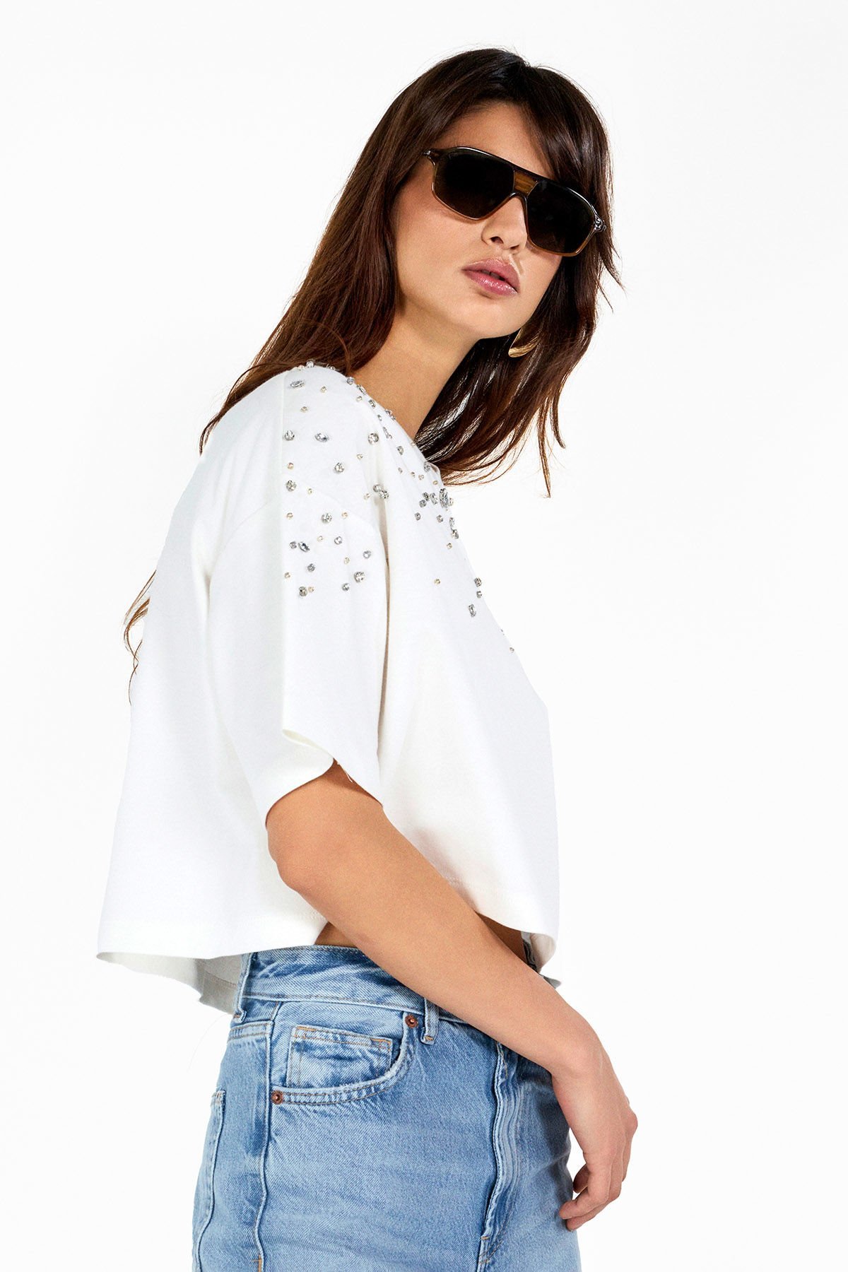 Taş Detaylı Ekru Tişört
