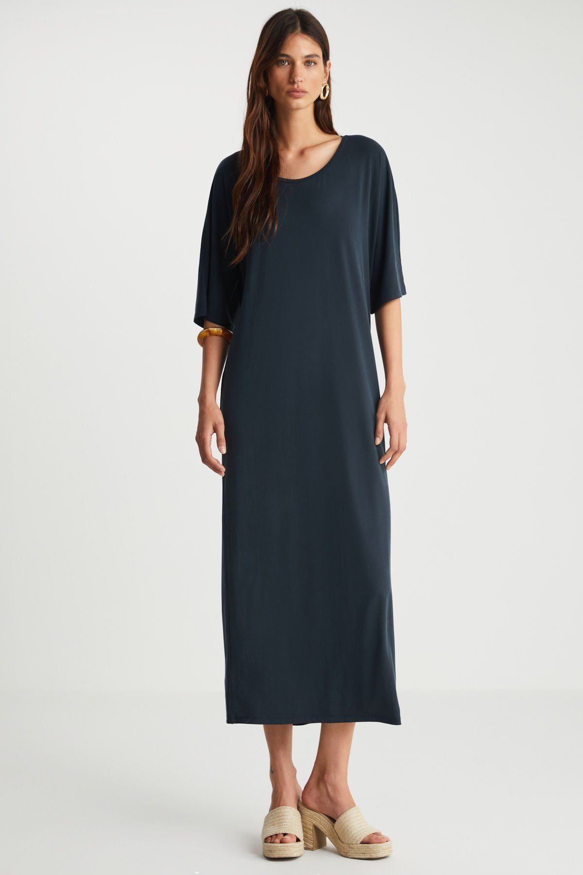 Arka Detaylı Siyah Cupro Elbise