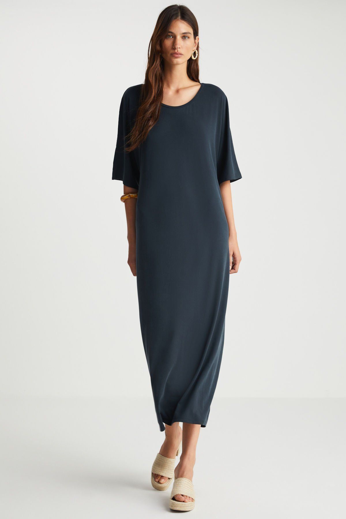 Arka Detaylı Siyah Cupro Elbise