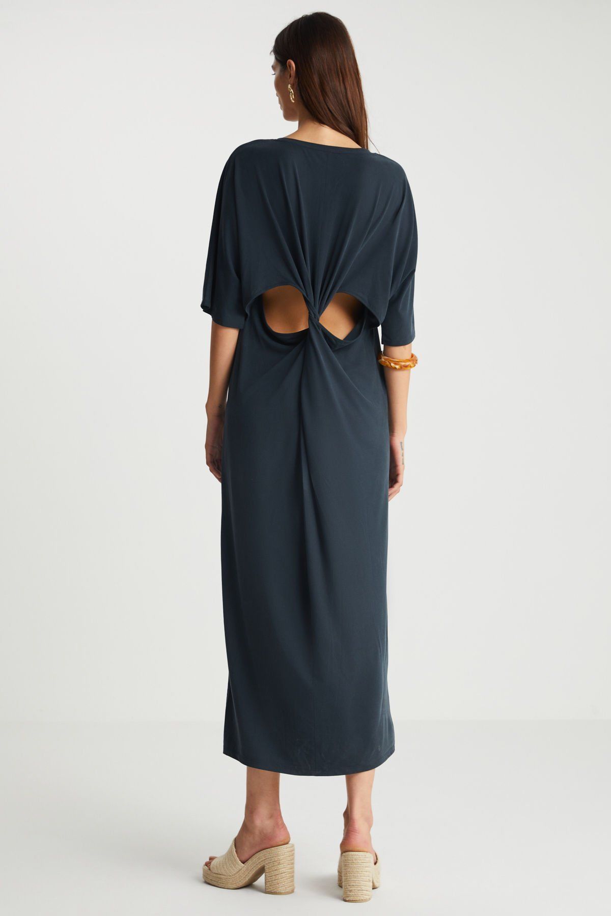 Arka Detaylı Siyah Cupro Elbise