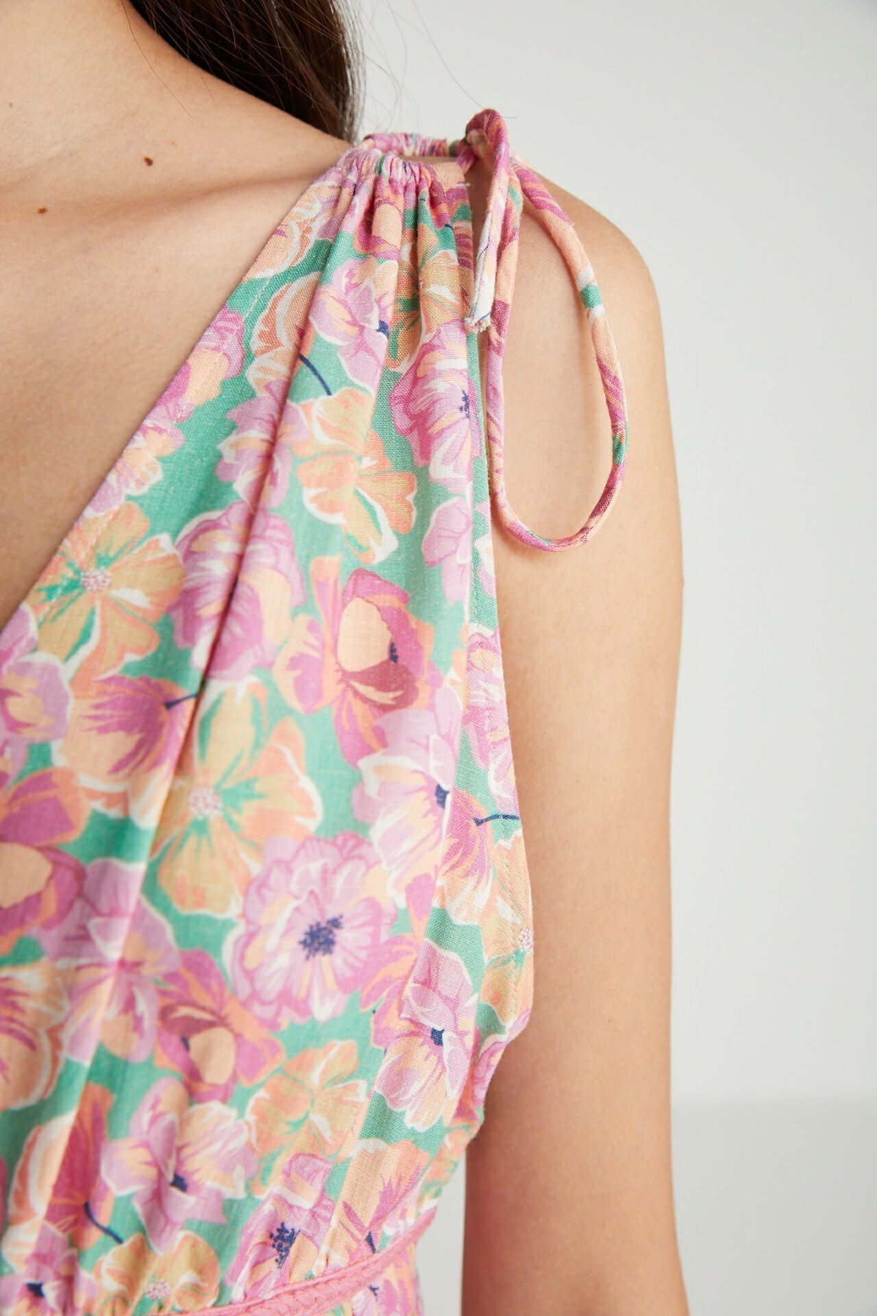 Çiçek Desenli Askılı Elbise