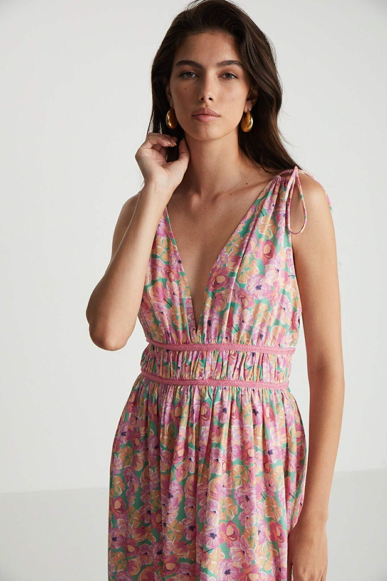 Çiçek Desenli Askılı Elbise