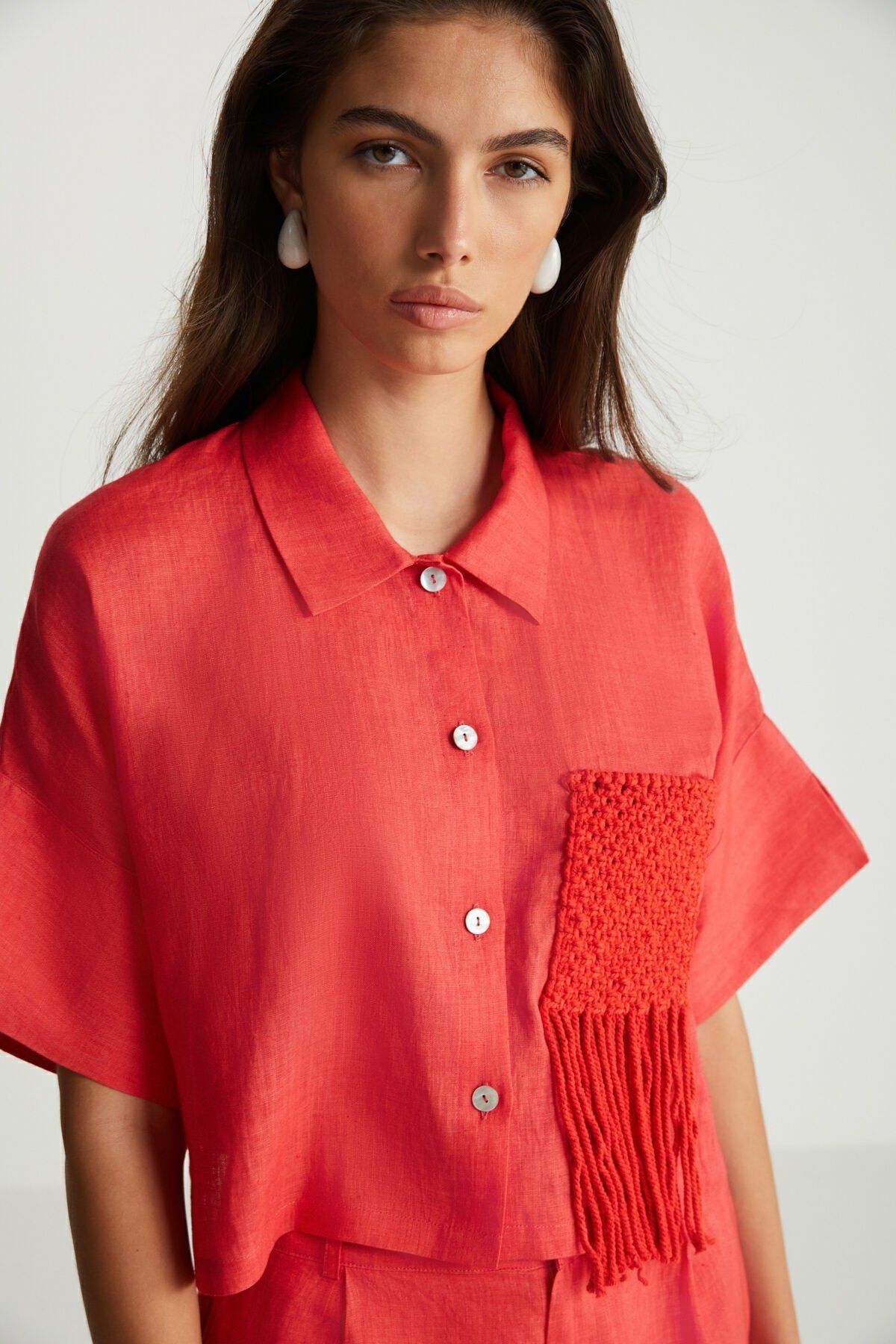 Cep Detaylı Kırmızı Keten Gömlek