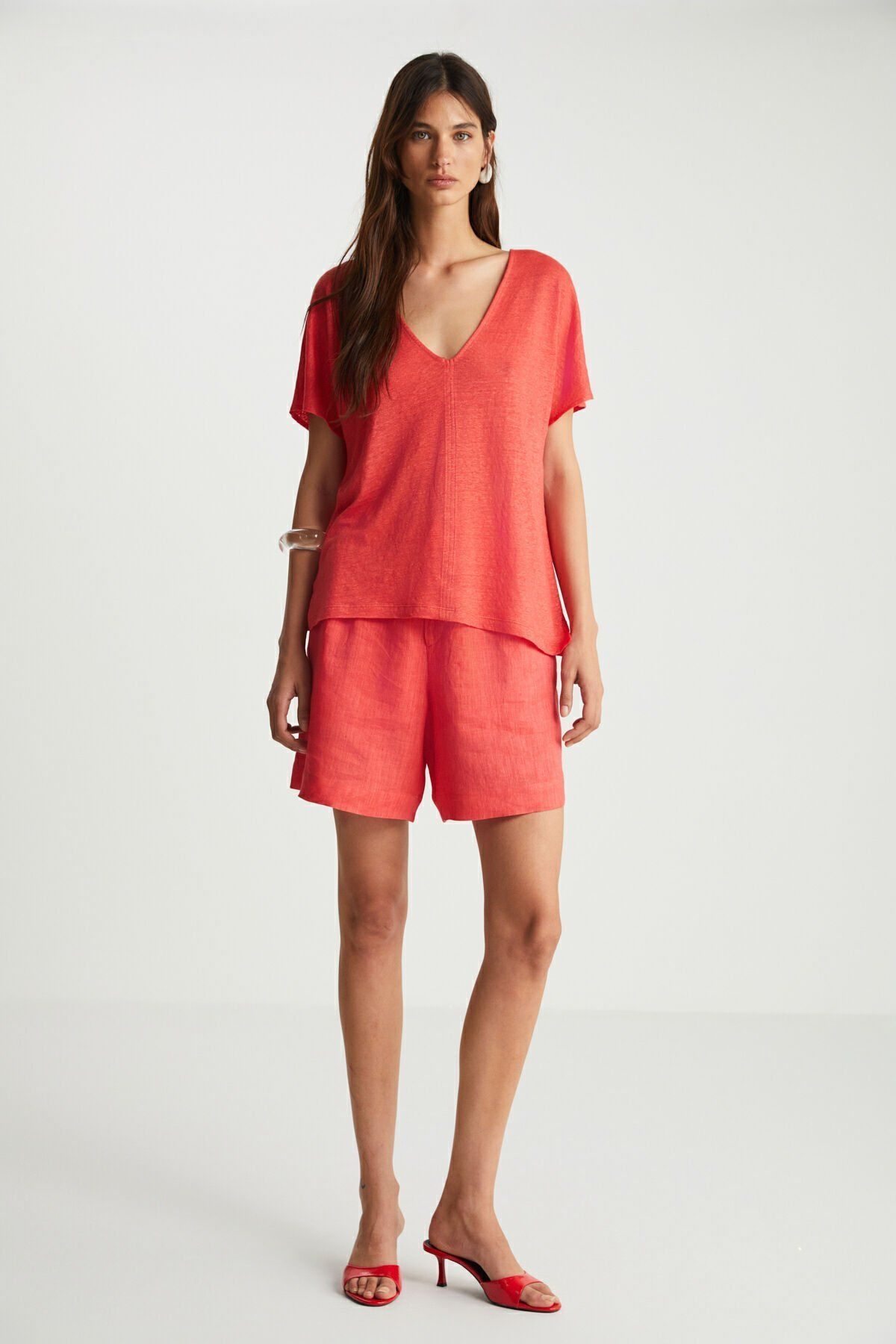 V Yaka Kırmızı Tişört