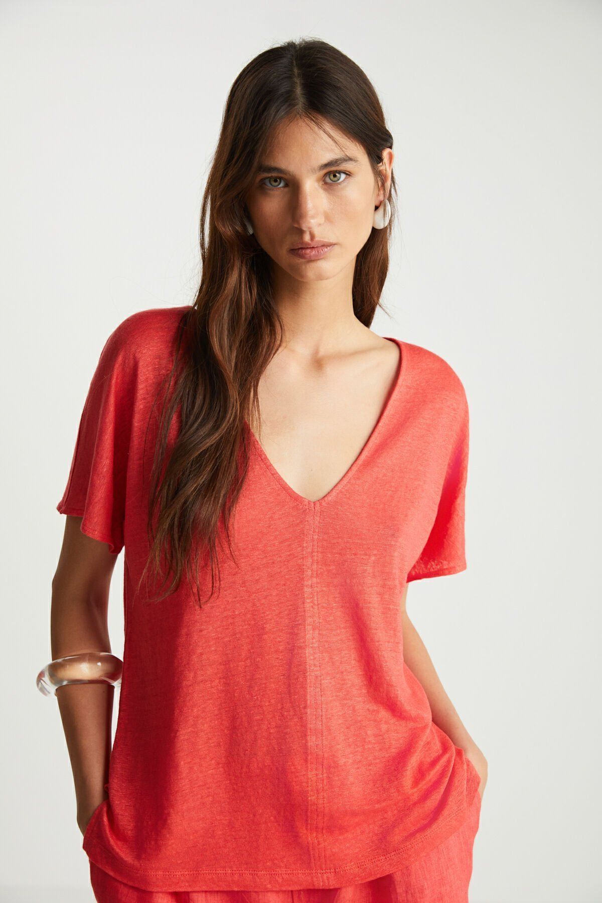 V Yaka Kırmızı Tişört