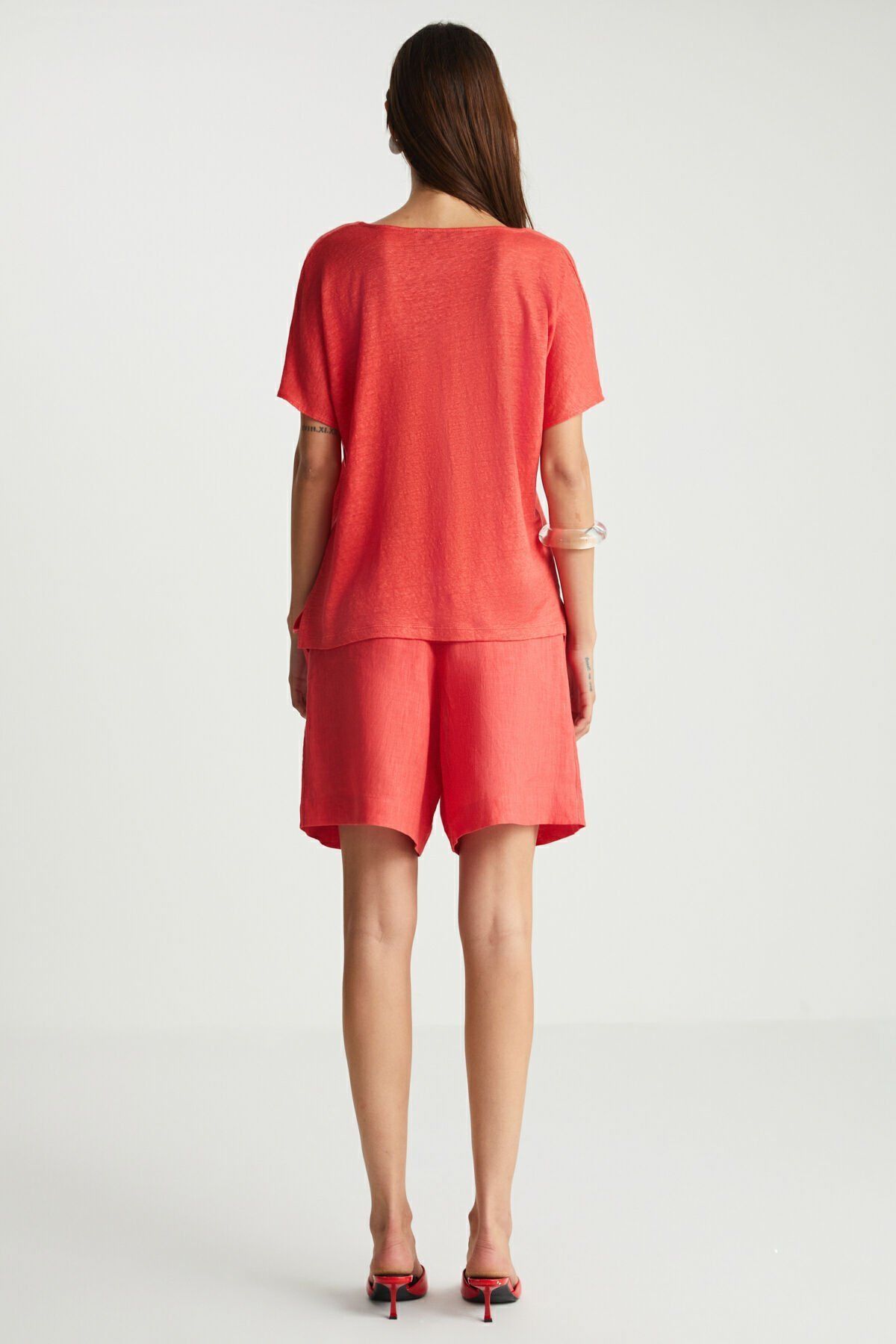 V Yaka Kırmızı Tişört