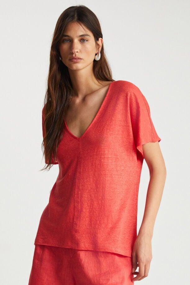 V Yaka Kırmızı Tişört