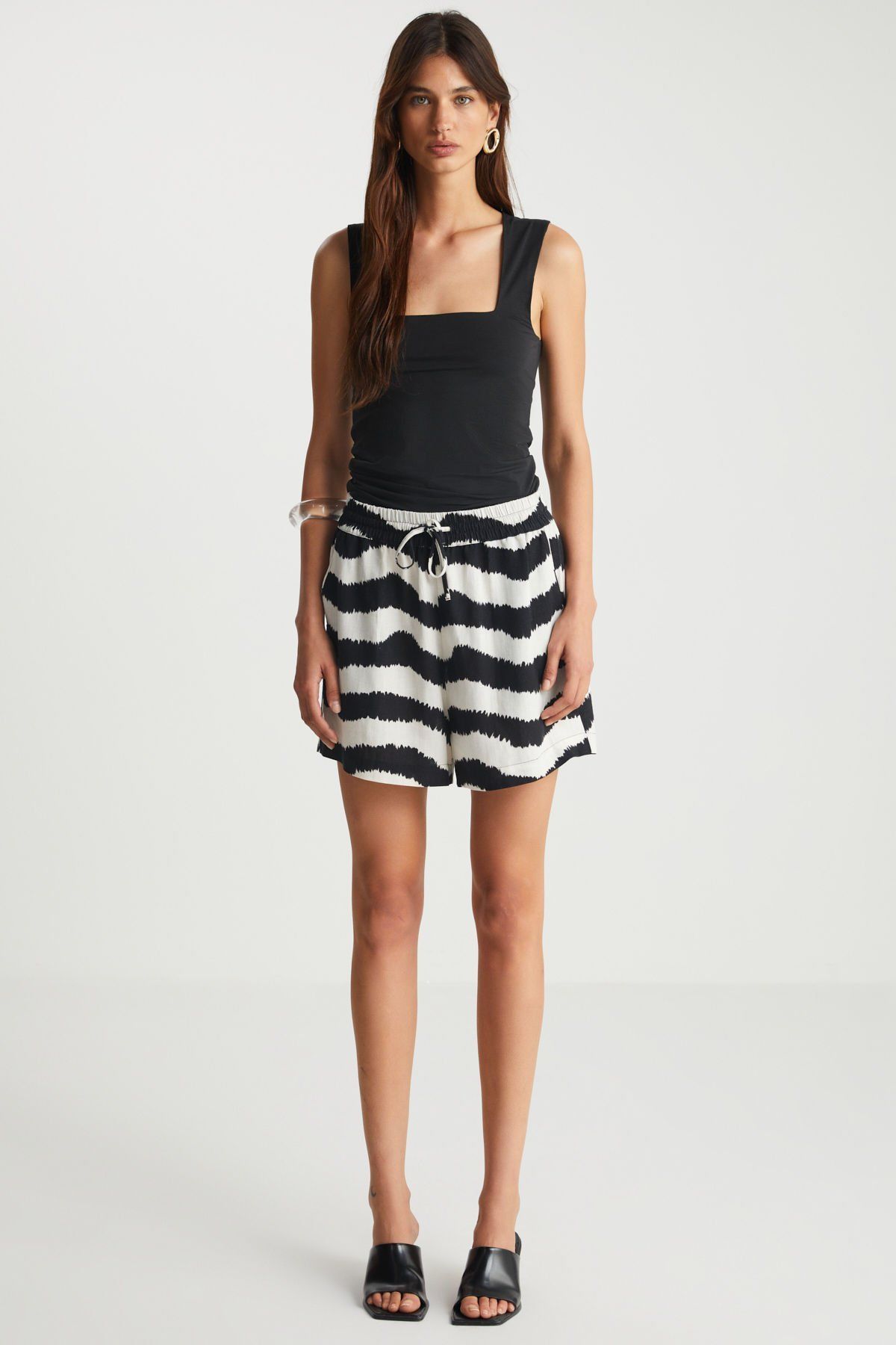 Düz Kolsuz Siyah Tişört